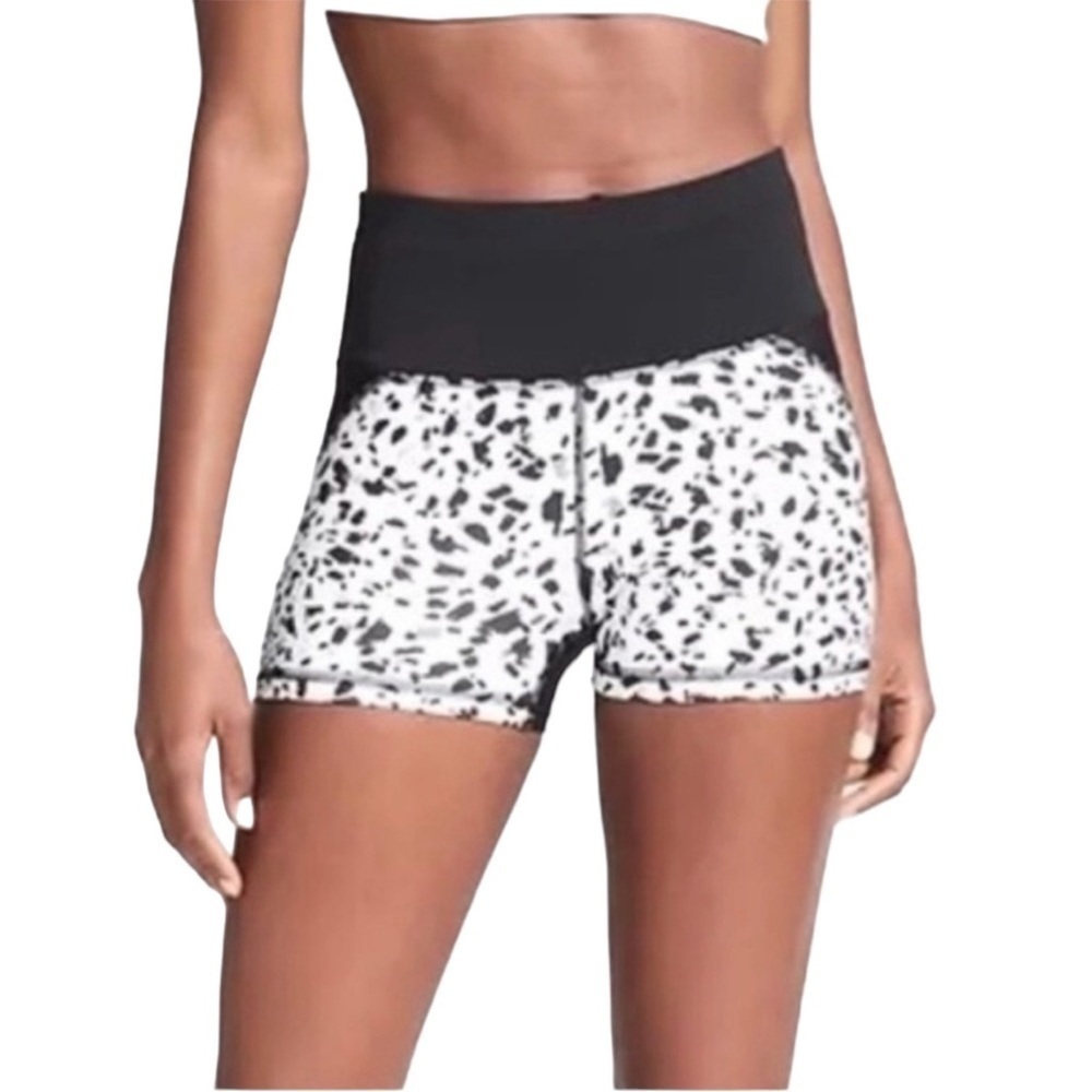 ATHLETA Stealth Shorty Shorts in Black/White Size Large